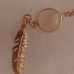 Rose quartz w/feather accent long necklace